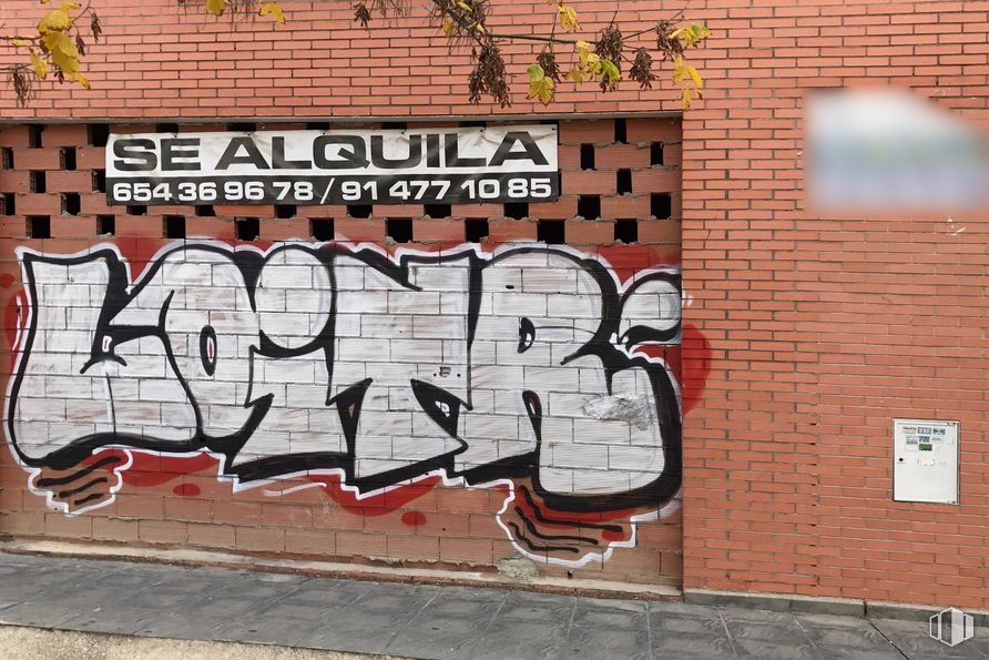 Local en alquiler y venta en Avenida Velázquez, 2, Rivas-Vaciamadrid, Madrid, 28529 con albañilería, ladrillo, escritura a mano, pintura, naranja, material de construcción, grafiti, fuente, arte y tintes y matices alrededor