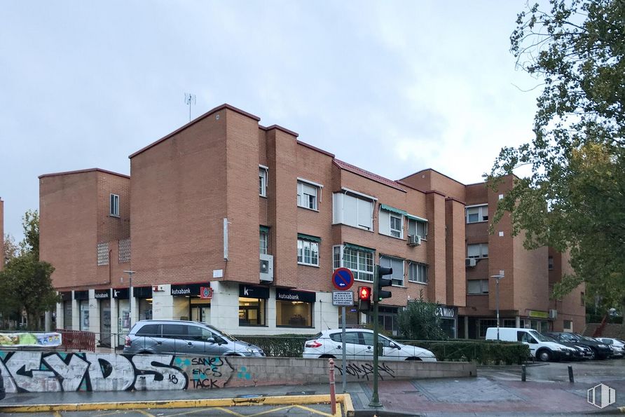 Local en alquiler en Plaza de Antonio Machado, 2 , Rivas-Vaciamadrid, Madrid, 28529 con coche, edificio, cielo, vehículo terrestre, rueda, propiedad, ventana, vehículo, neumático y árbol alrededor