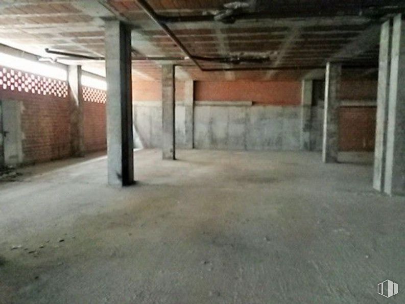 Retail for sale & for rent at Calle Agustín Rodríguez Sahagún, Ávila, 05003 with hall, wood, flooring, floor, building, house, building material, concrete, composite material and ceiling around