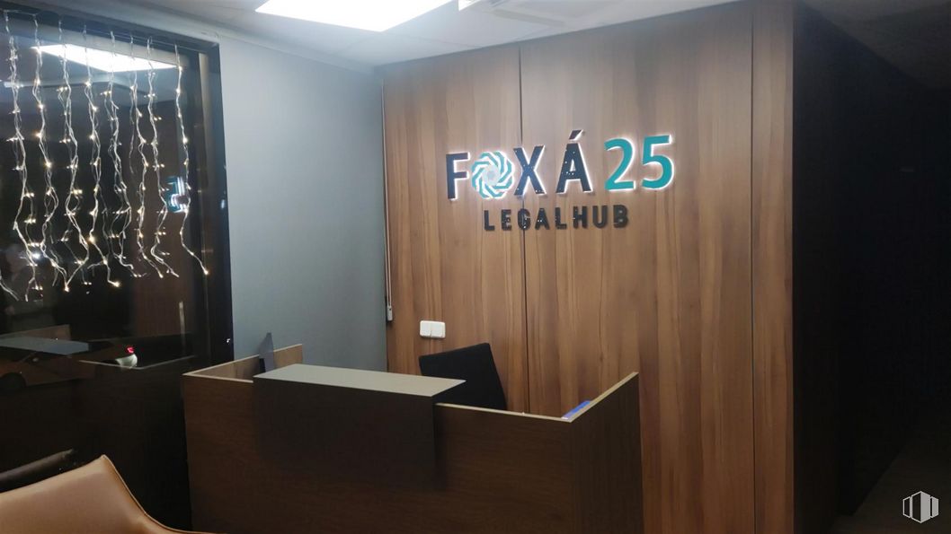 Oficina en alquiler en Calle Agustín de Foxá, 25, Chamartín, Madrid, 28036 con armario, mueble, propiedad, edificio, interiorismo, alumbrado, madera, suelo, suelos y propiedad material alrededor