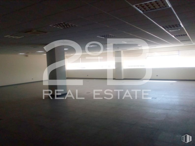 Office for sale at Rivas Centro, Plaza Constitución, 2, Rivas-Vaciamadrid, Madrid, 28529 with automotive lighting, automotive design, vehicle, automotive exterior, hood, motor vehicle, bumper, font, material property and vehicle door around