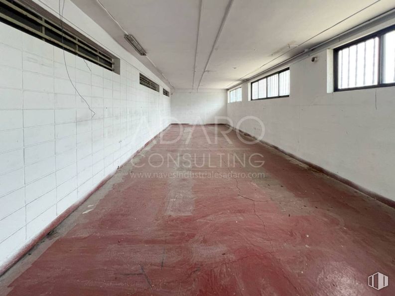 Industrial for sale & for rent at Zona industrial, Valdemoro, Madrid, 28343 with window, property, wood, flooring, floor, fixture, composite material, symmetry, building and ceiling around