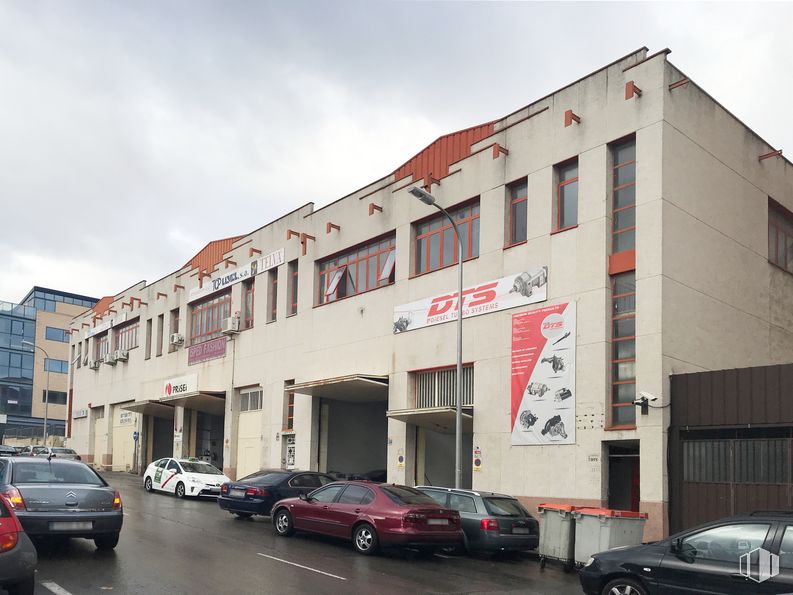 Nave en alquiler en Calle Secoya, 20, Carabanchel, Madrid, 28054 con coche, edificio, ventana, luz de estacionamiento automotriz, neumático, vehículo terrestre, rueda, cielo, nube y vehículo alrededor