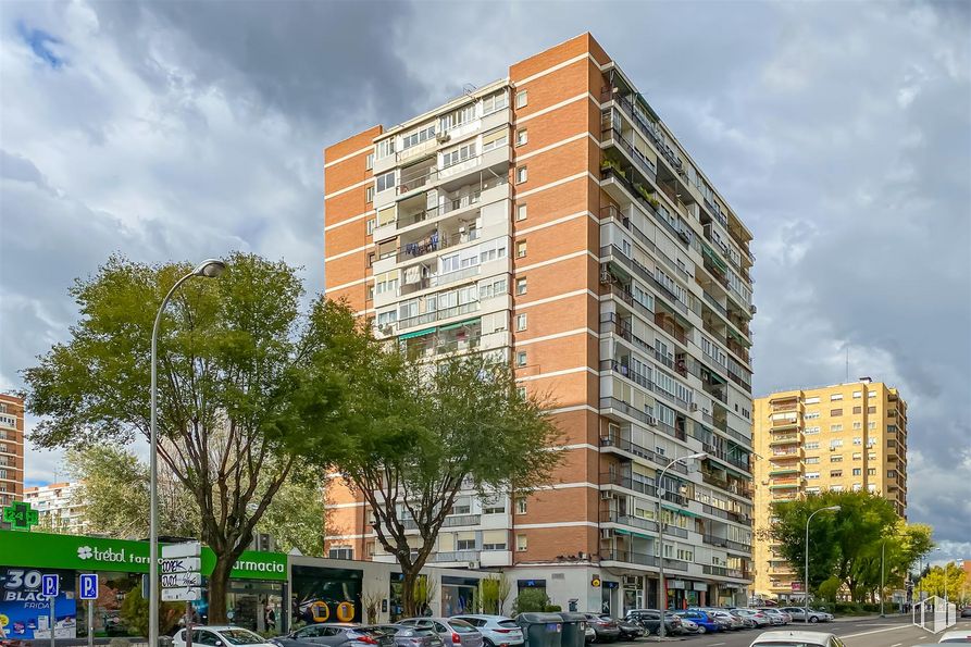 Local en venta en Avenida Betanzos, Fuencarral - El Pardo, Madrid, 28029 con edificio, nube, cielo, coche, rueda, árbol, infraestructura, vehículo, bloque de pisos y ventana alrededor