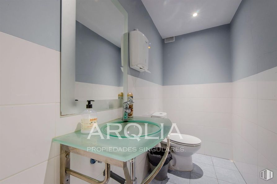 Oficina en venta en Calle Ferraz, Moncloa - Aravaca, Madrid, 28008 con inodoro, grifo, mueble, accesorios de fontanería, edificio, interiorismo, suelos, suelo, casa y lavabo alrededor