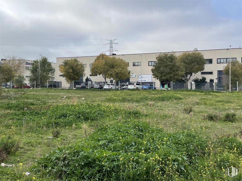 Suelo en venta en Calle Navas de Buitrago, 27, Villaverde, Madrid, 28021 con edificio, nube, planta, cielo, entorno natural, paisaje natural, árbol, pradera, cubierta vegetal y hierba alrededor