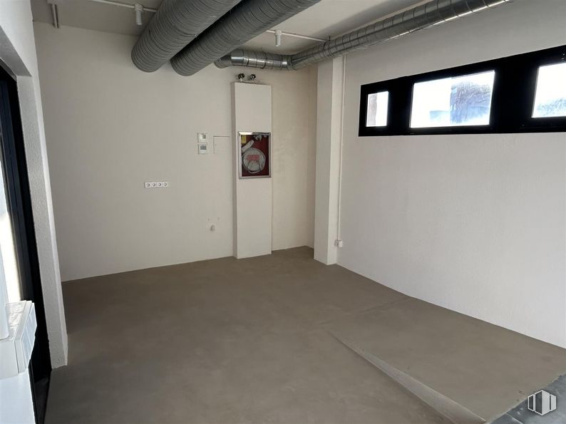 Oficina en alquiler en Pasaje Bisbal, 6, Salamanca, Madrid, 28028 con ventana, accesorio, madera, interiorismo, suelos, suelo, pared, inmobiliario, techo y puerta alrededor