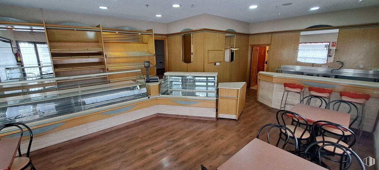 Retail for rent at Calle Panaderos, Manzanares el Real, Madrid, 28410 with chair, door, cabinetry, furniture, countertop, property, table, wood, interior design and kitchen around