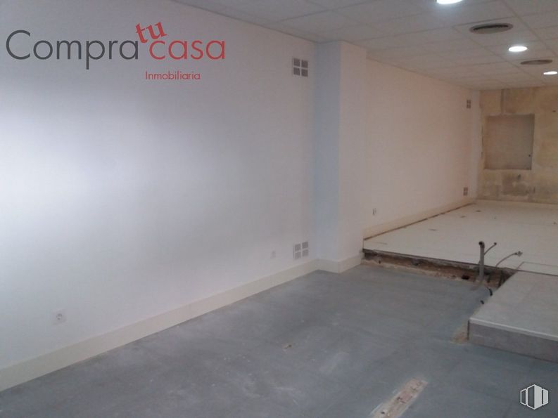 Retail for sale & for rent at Paseo Ezequiel González, Segovia, 40002 with fixture, wood, floor, flooring, building, wall, window, hardwood, composite material and font around