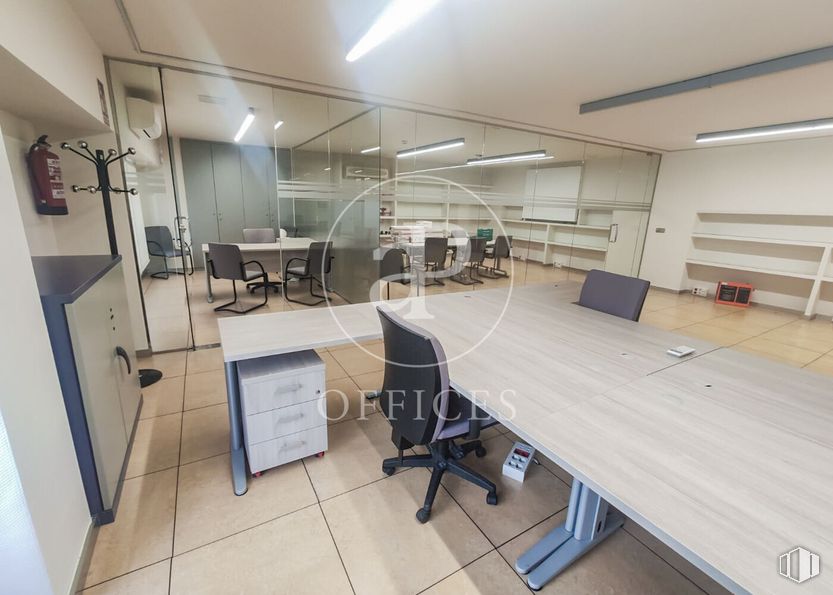 Oficina en alquiler en Zona San Sebastián de los Reyes, San Sebastián de los Reyes, Madrid, 28700 con silla, mueble, edificio, suelos, interiorismo, suelo, hall, madera, accesorio y techo alrededor