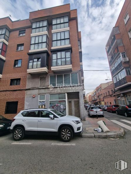 Local en venta en Zona Vista Alegre, Carabanchel, Madrid, 28025 con rueda, neumático, ventana, edificio, coche, vehículo terrestre, nube, vehículo, cielo y vehículo de motor alrededor