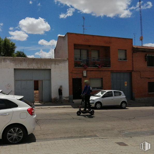 Land for sale at Zona centro, Móstoles, Madrid, 28938 with wheel, person, car, tire, cloud, sky, land vehicle, property, vehicle and window around