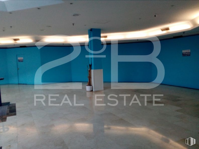 Local en venta en Centro Comercial Arce, Calle Cid Campeador, 7, Móstoles, Madrid, 28935 con accesorio, fuente, suelo, gas, exterior automotriz, techo, azul eléctrico, edificio, metal y aparcamiento alrededor