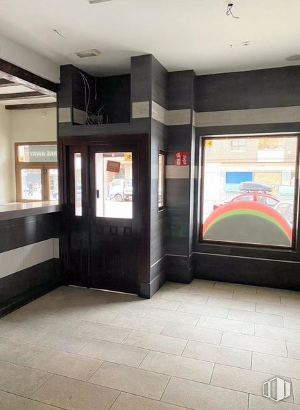 Retail for sale & for rent at Zona Santa Bárbara, Toledo, 45006 with door, window, flooring, floor, hall, glass, ceiling, facade, city and advertising around