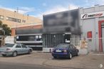 Industrial for sale at Calle Águilas, 14, Pinto, Madrid, 28320 with car, building, automotive parking light, sky, cloud, wheel, land vehicle, tire, vehicle and automotive lighting around