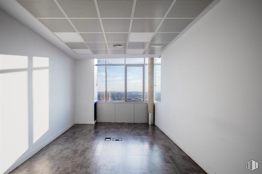 Oficina en alquiler en Edificio Cidro, Calle Cidro, 2, Carabanchel, Madrid, 28044 con ventana, edificio, accesorio, madera, hall, interiorismo, sombra, suelo, suelos y propiedad material alrededor