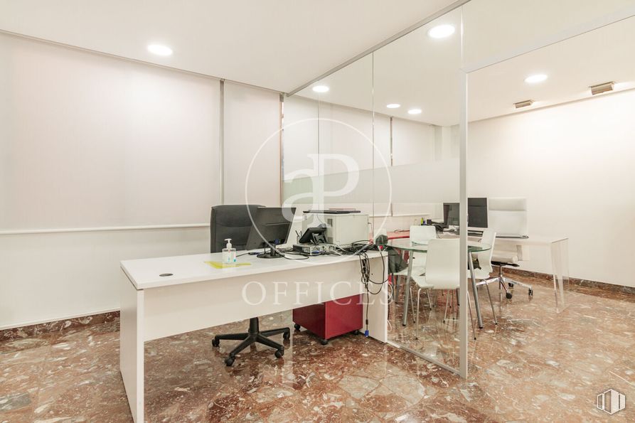 Oficina en venta en Calle Orense, Tetuán, Madrid, 28020 con escritorio, silla, mesa, mueble, edificio, hall, interiorismo, suelo, suelos y casa alrededor