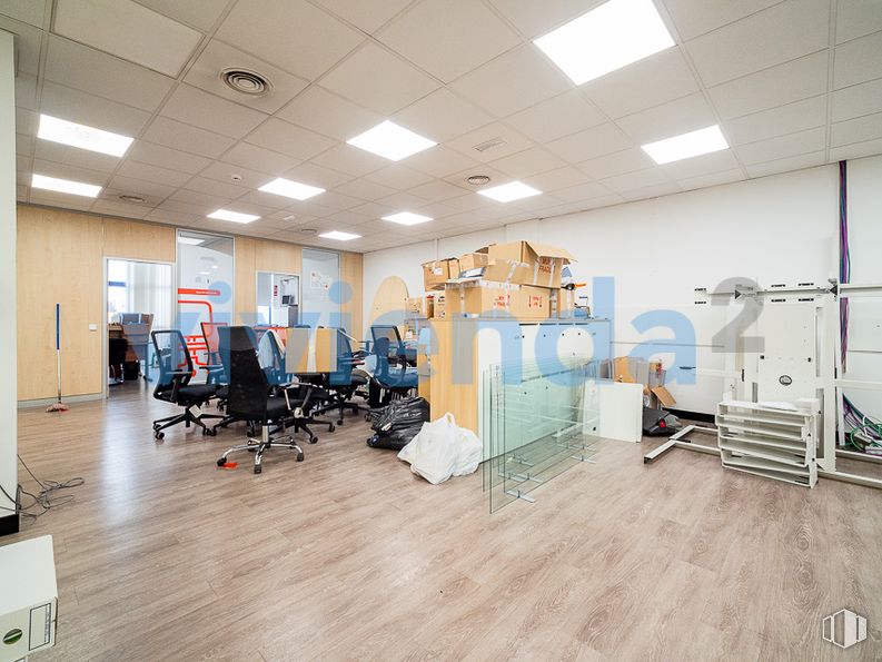 Industrial for rent at Zona Valdefuentes, Hortaleza, Madrid, 28033 with chair, building, flooring, floor, hall, leisure, wood, machine, ceiling and engineering around