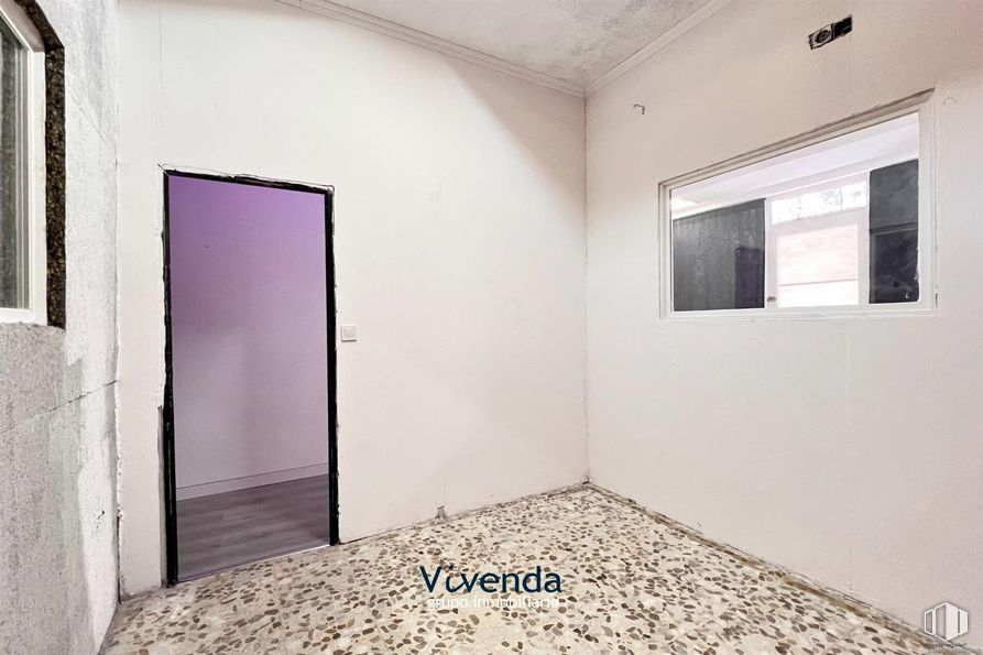 Local en alquiler y venta en Calle Soria, Móstoles, Madrid, 28934 con puerta, ventana, propiedad, accesorio, pintura, edificio, madera, rectángulo, interiorismo y suelos alrededor