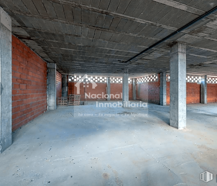 Local en venta en Calle Lirio, 1, Ávila, 05002 con piso, material compuesto, accesorio, material de construcción, suelo, techo, ciudad, pasillo, hormigón y espacio alrededor