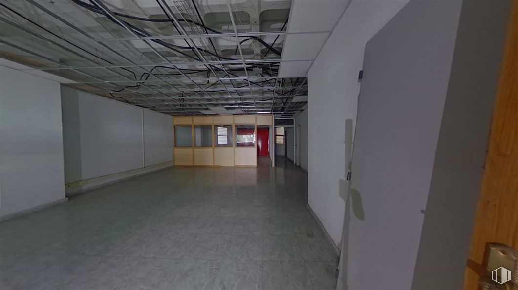 Office for sale at Avenida Democracia, Puente de Vallecas, Madrid, 28031 with fixture, hall, flooring, floor, ceiling, door, building, glass, concrete and event around