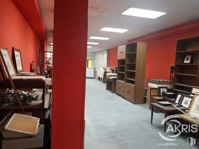 Retail for sale & for rent at Paseo Santa María de la Cabeza, Arganzuela, Madrid, 28019 with light fixture, lighting, bookcase, furniture, interior design, shelf, floor, flooring, wood and chair around