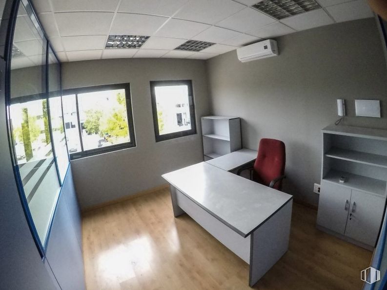 Office for rent at Calle Ramón y Cajal, 90, Arroyomolinos, Madrid, 28939 with window, cabinetry, property, wood, fixture, interior design, building, floor, flooring, table and comfort around