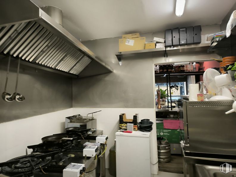 Retail for rent at Zona Zaburdón, San Lorenzo de El Escorial, Madrid, 28200 with kitchen, home appliance, kitchen appliance, lighting, interior design, cabinetry, kitchen stove, floor, flooring and building around