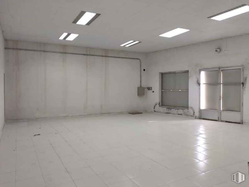 Industrial for sale at Calle Juan Ramón Jiménez, Corral de Almaguer, Toledo, 45880 with light fixture, lighting, door, window, building, hall, interior design, floor, flooring and wall around