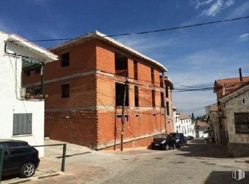 Land for sale at Calle Cerrillo, Bustarviejo, Madrid, 28720 with car, building, wheel, tire, sky, window, vehicle, cloud, wood and facade around