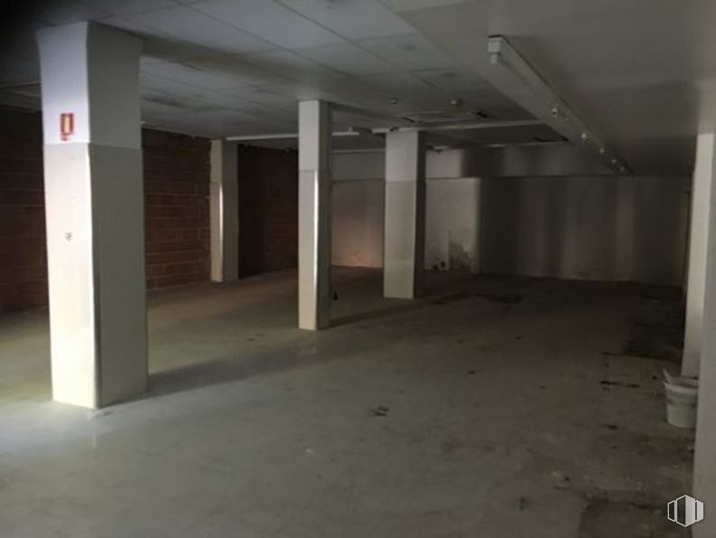 Retail for rent at Avenida Doctor Martín Vegue Jaude, 16, Leganés, Madrid, 28912 with hall, floor, flooring, building, composite material, space, ceiling, concrete, event and building material around