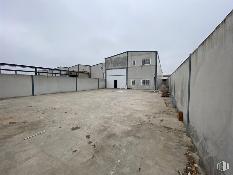 Industrial for sale at Calle Madera, 21, Carranque, Toledo, 45216 with composite material, grey, concrete, daylighting and building material around