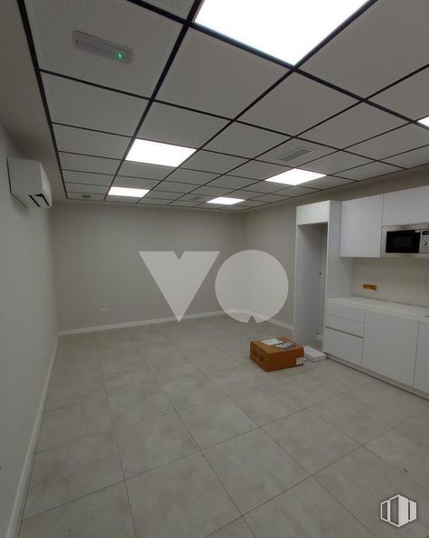 Oficina en alquiler y venta en Avenida Castilla, Torrejón de Ardoz, Madrid, 28830 con caja, ebanistería, encimera, accesorio, interiorismo, edificio, suelos, suelo, propiedad material y madera alrededor