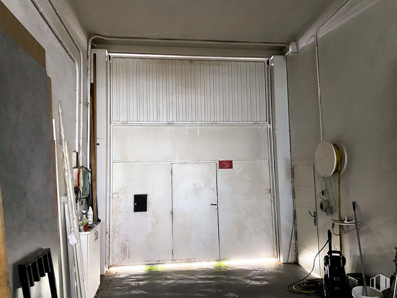 Industrial for sale at Parque Empresarial San Fernando, San Fernando de Henares, Madrid, 28830 with building, interior design, floor, flooring, wood, fixture, gas, ceiling, door and metal around