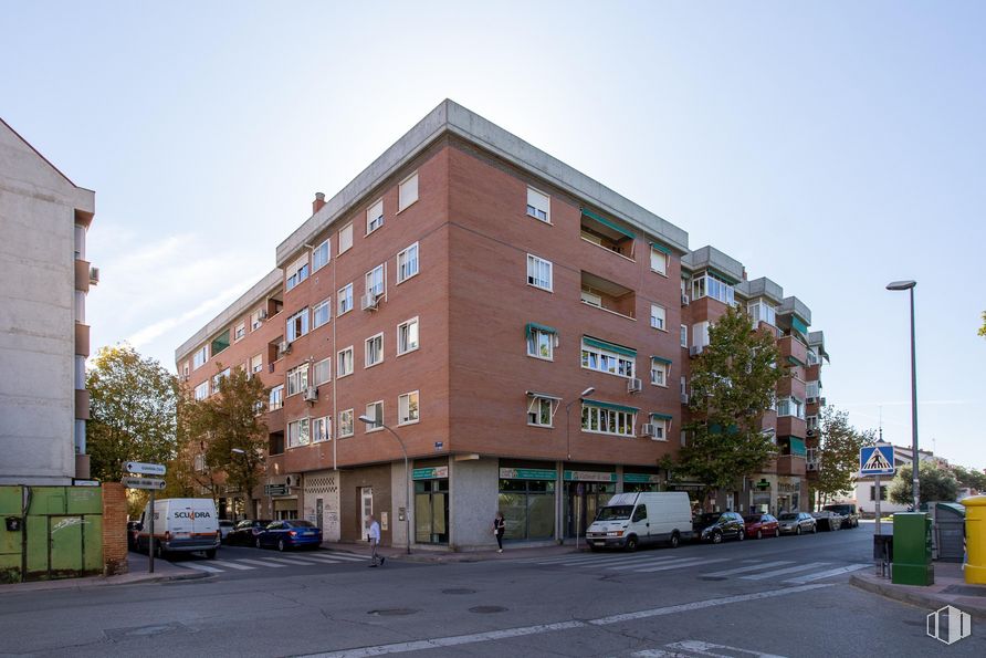 Local en venta en Calle Cristo Salud, 30, Valdemoro, Madrid, 28342 con edificio, camioneta, cielo, luz de la calle, ventana, rueda, neumático, árbol, coche y vehículo alrededor