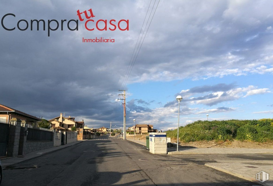 Land for sale at La Lastrilla, La Lastrilla, Segovia, 40196 with cloud, sky, plant, ecoregion, road surface, asphalt, building, land lot, cumulus and road around