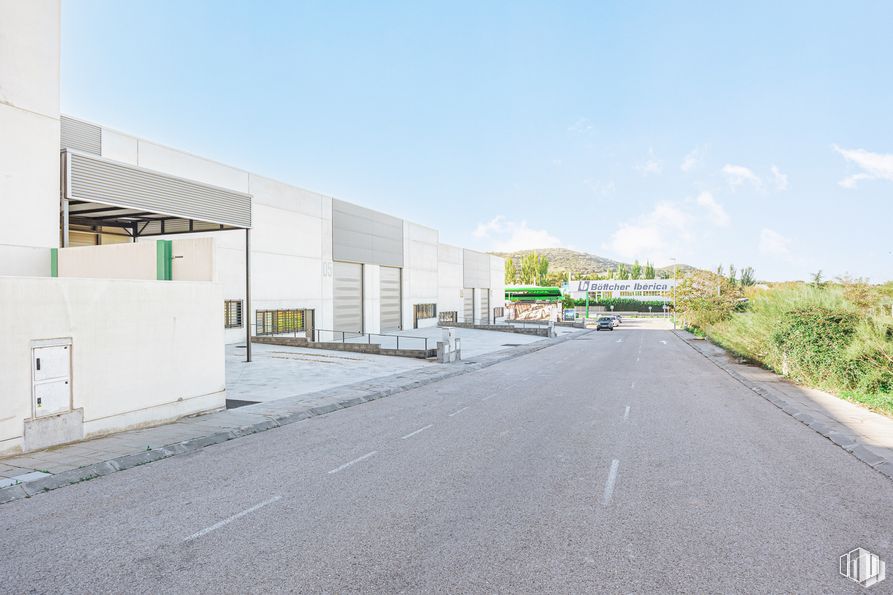 Industrial for rent at Calle Diego Martín, 5, Villalbilla, Madrid, 28810 with architecture, asphalt, composite material, concrete, tar, factory and headquarters around