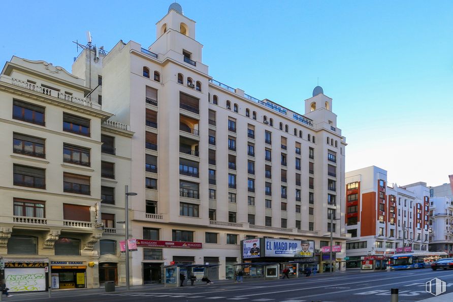 Local en alquiler en Calle Gran Vía, 54, Centro, Madrid, 28013 con edificio, cielo, ventana, infraestructura, bloque de torre, barrio, diseño urbano, condominio, edificio comercial y área residencial alrededor