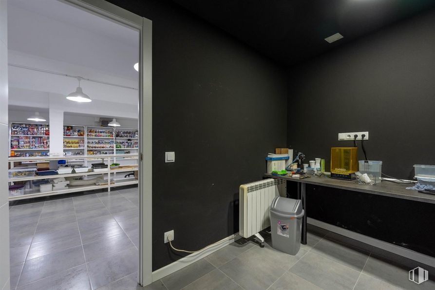 Local en venta en Calle Vereda del Carmen, 21, Ciudad Lineal, Madrid, 28017 con contenedor de basura, producto, interiorismo, arquitectura, accesorio, suelo, suelos, pared, edificio y inmobiliario alrededor