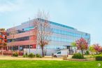 Office for rent at Edificio Pinar, Calle Castillo de Turégano, 3, Las Rozas de Madrid, Madrid, 28230 with van, building, car, sky, plant, daytime, cloud, urban design, condominium and leisure around