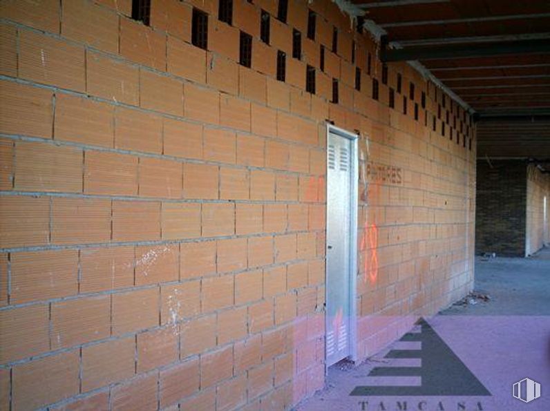 Local en venta en Calle Doménico Veneciano, Seseña, Toledo, 45223 con puerta, albañilería, ladrillo, madera, pared, superficie de la carretera, edificio, suelos, material compuesto y material de construcción alrededor