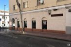 Retail for rent at Calle Ramón y Cajal, 27, Getafe, Madrid, 28902 with building, window, property, road surface, street light, facade, asphalt, fixture, city and road around