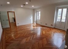 Oficina en alquiler en Barrio Salamanca, Salamanca, Madrid, 28001 con puerta, suelos, suelo, apartamento, suelos de madera, suelo de baldosas, madera dura, tinte para madera, azulejo y iluminación natural alrededor