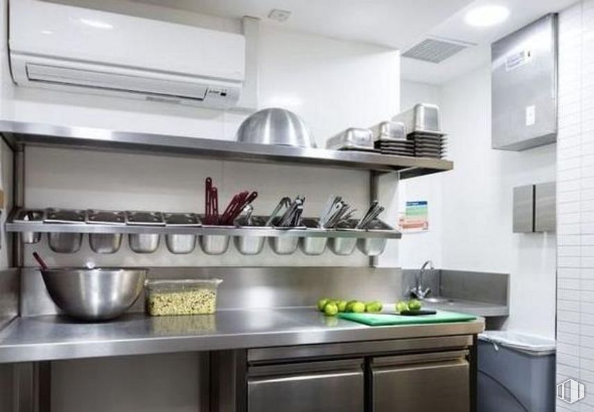 Local en alquiler en Zona Las Tablas, Fuencarral - El Pardo, Madrid, 28050 con cuenco, aparato de cocina, electrodoméstico, propiedad, ebanistería, encimera, fregadero, grifo, cocina y cocina alrededor