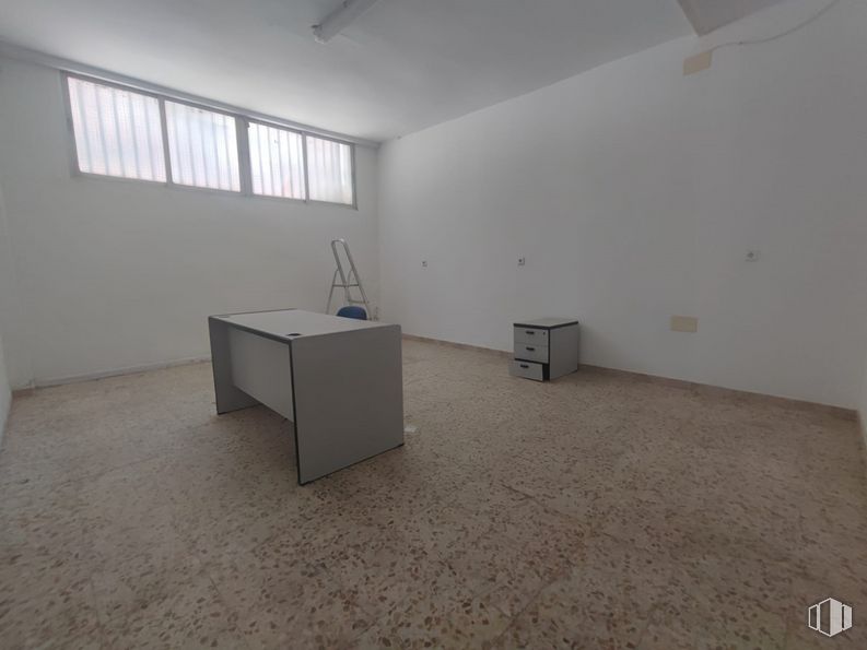 Local en venta en Plaza Jiménez Díaz, Getafe, Madrid, 28903 con ventana, escritorio, edificio, madera, interiorismo, hall, suelos, suelo, accesorio y madera dura alrededor