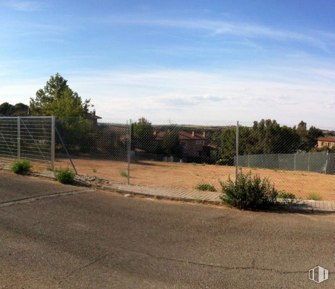 Land for sale at Urbanización San Pedro de Alcántara, Olías del Rey, Toledo, 45280 with cloud, sky, plant, road surface, asphalt, tree, land lot, grass, landscape and shade around