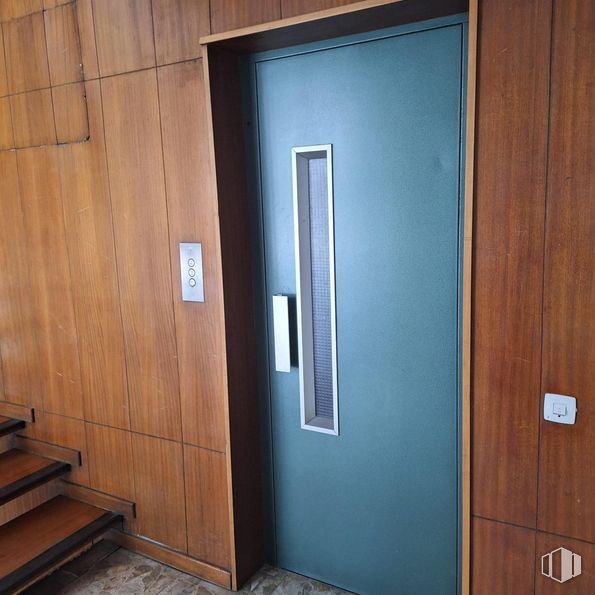 Oficina en venta en Zona Nuevos Ministerios - Ríos Rosas, Chamberí, Madrid, 28003 con puerta, accesorio, madera, asa, puerta de casa, edificio, pared, suelo, tinte para madera y cerrojo muerto alrededor