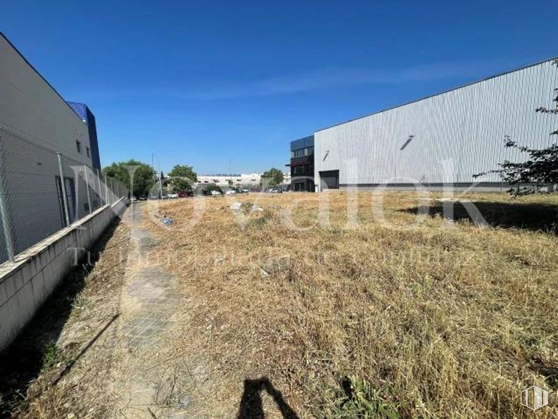 Suelo en venta en Polígono industrial La Fuensanta, Móstoles, Madrid, 28936 con cielo, planta, árbol, lote de terreno, asfalto, hierba, superficie de la carretera, paisaje, pista y rodante alrededor