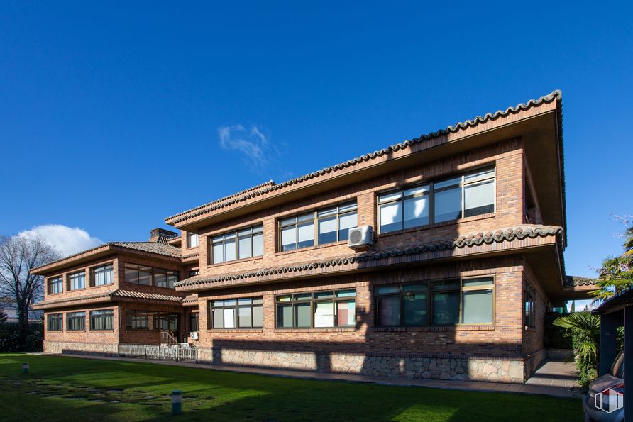 Oficina en alquiler en Calle Gobelas, 13, Moncloa - Aravaca, Madrid, 28023 con ventana, edificio, cielo, nube, planta, árbol, casa, terreno, madera y diseño urbano alrededor