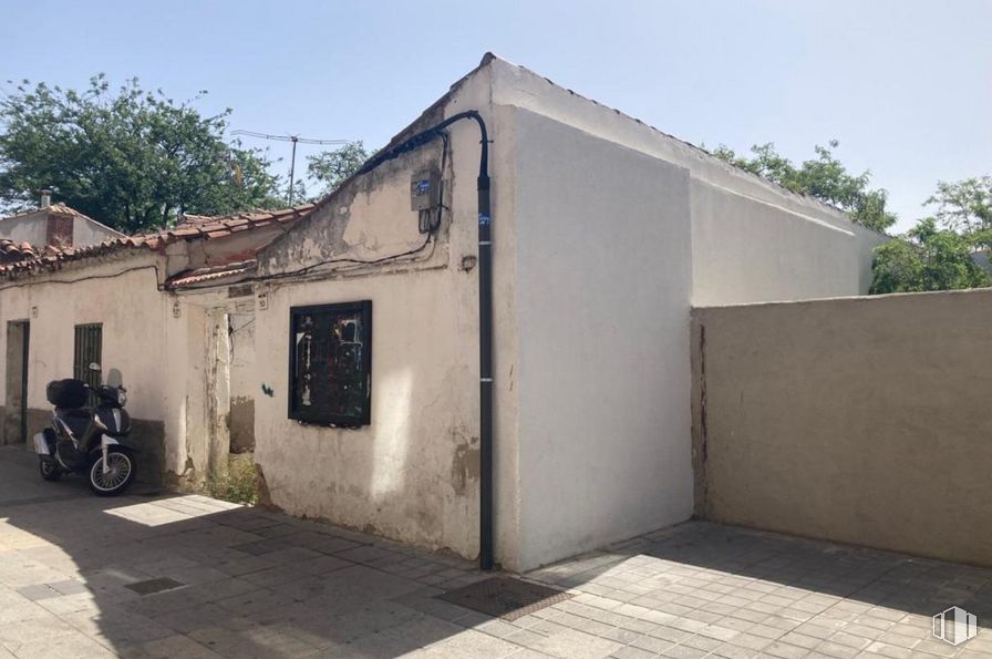 Suelo en venta en Centro Griñón, Griñón, Madrid, 28971 con motocicleta, neumático, rueda, cielo, edificio, planta, ventana, árbol, lote de terreno y puerta alrededor